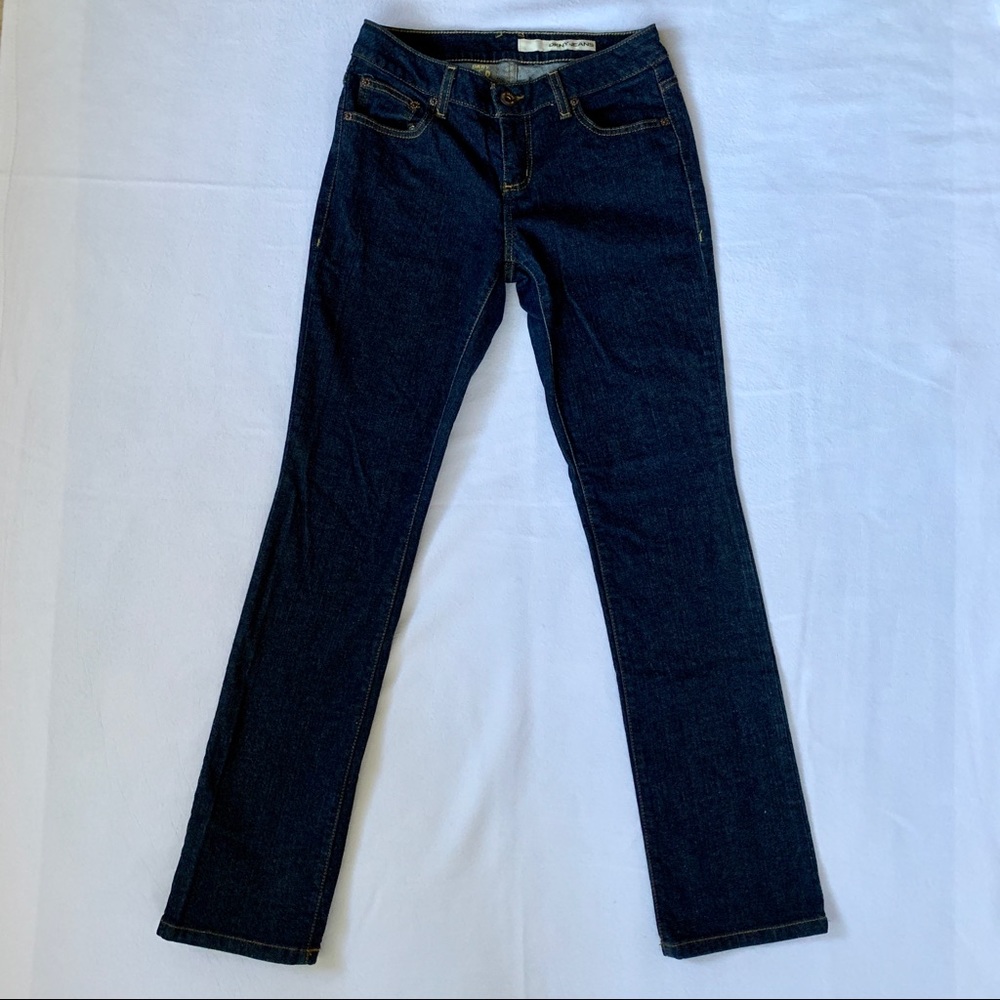DKNY jeans Ave B size 6R dark wash